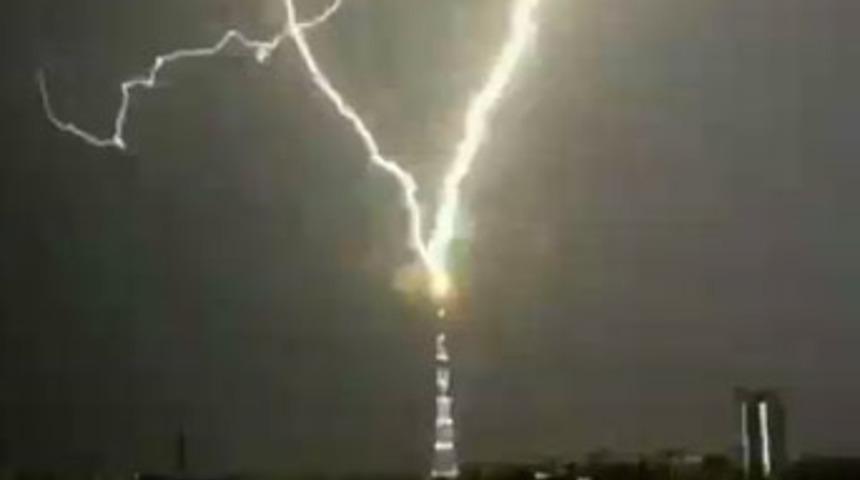 Televizyon kulesine yıldırım d&uuml;şt&uuml;