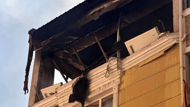 Apartman dairesinde patlama: 1 ağır yaralı! 'Bina yerinden oynadı'