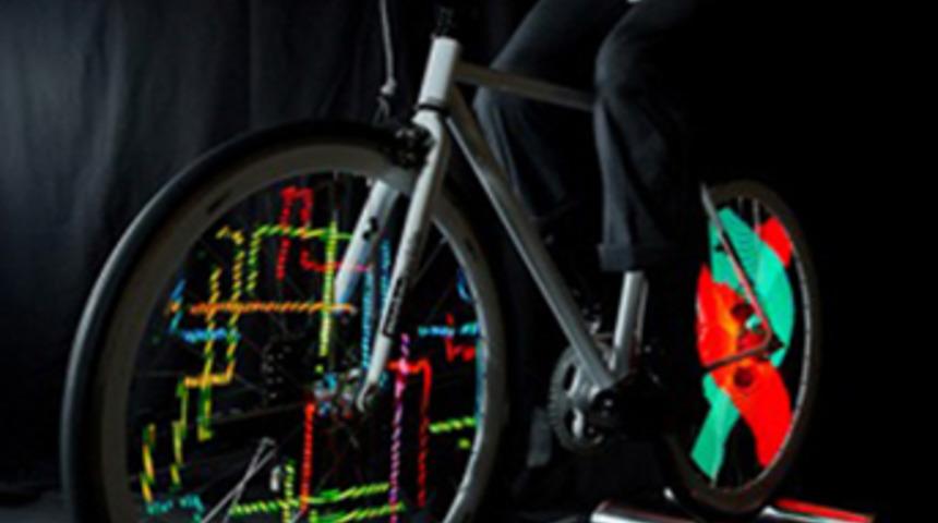 Bisiklet jantınız renkli ekrana d&ouml;n&uuml;ş&uuml;yor
