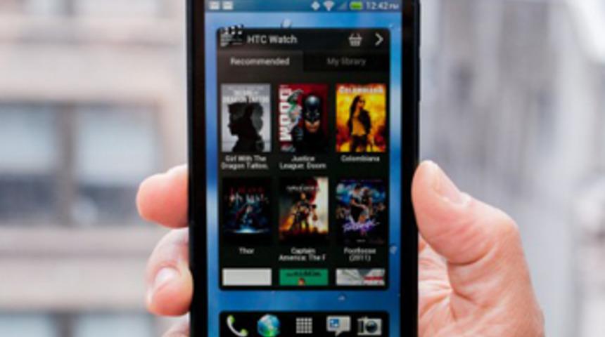 Titanyumdan iki kat dayanıklı telefon