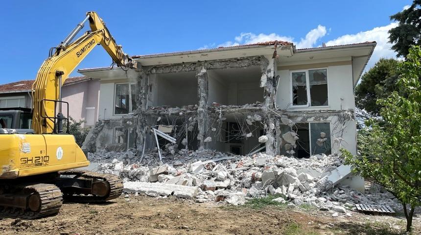 Çanakkale’de kaçak yapı yıkım çalışmaları sürüyor