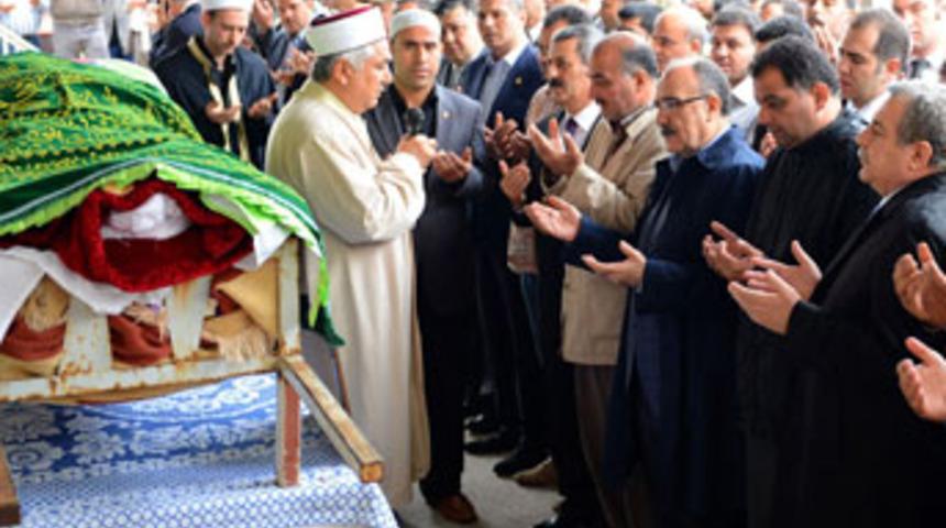 Cenazeler defnediliyor