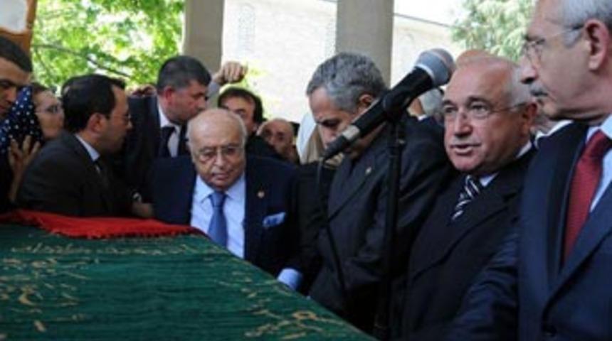 S&uuml;leyman Demirel eşini uğurladı