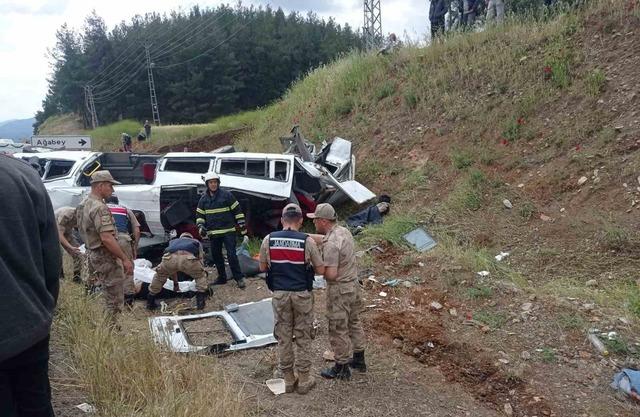 Gaziantep’te feci kaza! TIR, yolcu minibüsünü biçti: Çok sayıda ölü ve yaralı var 640xauto