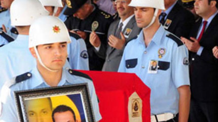 Şehit polis son yolculuğuna uğurlandı