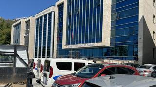 70 yaşındaki adam genç kızların uygunsuz fotoğraflarını çekti! Mahkeme serbest bıraktı