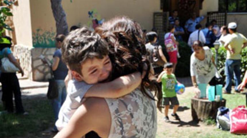 Miniklerin tahliye g&ouml;zyaşı