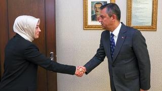 Özgür Özel, Sinan Ateş'in eşi Ayşe Ateş ile görüştü! Dikkat çeken iddianame tepkisi: 'İçi boş tamamen'