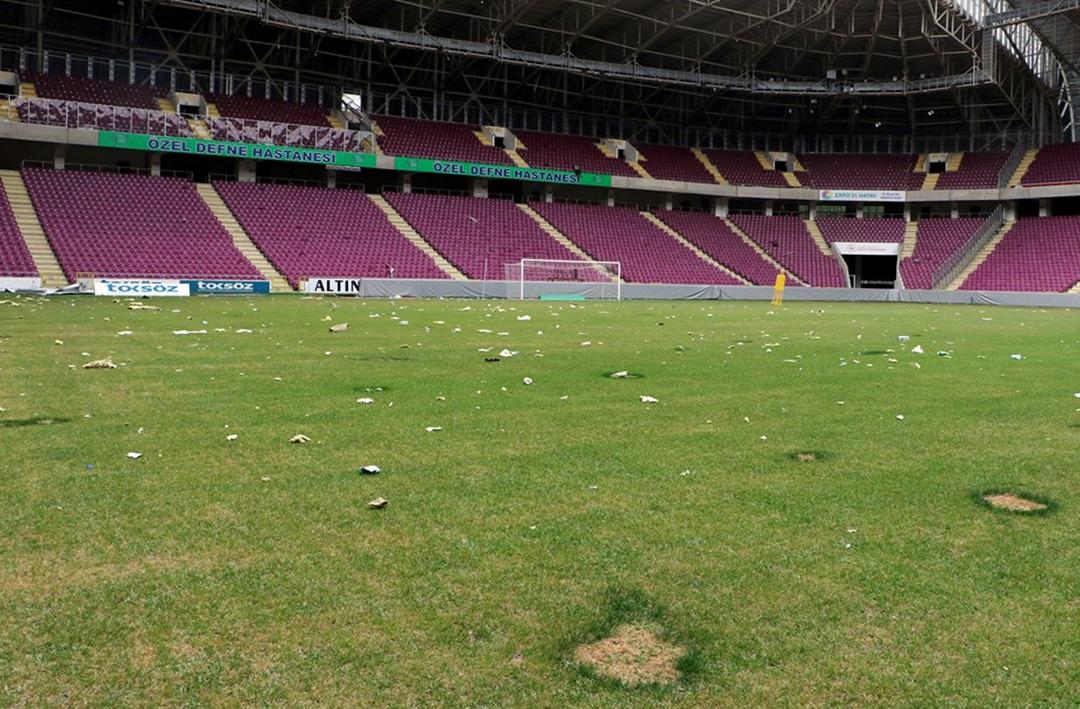 Skandal hamle! ''5 aydır kaşar ekmek yiyoruz'' diyen Hatayspor'a haciz davası a&ccedil;tılar! ''Depremzede olarak gittik, 5 milyon TL istediler''