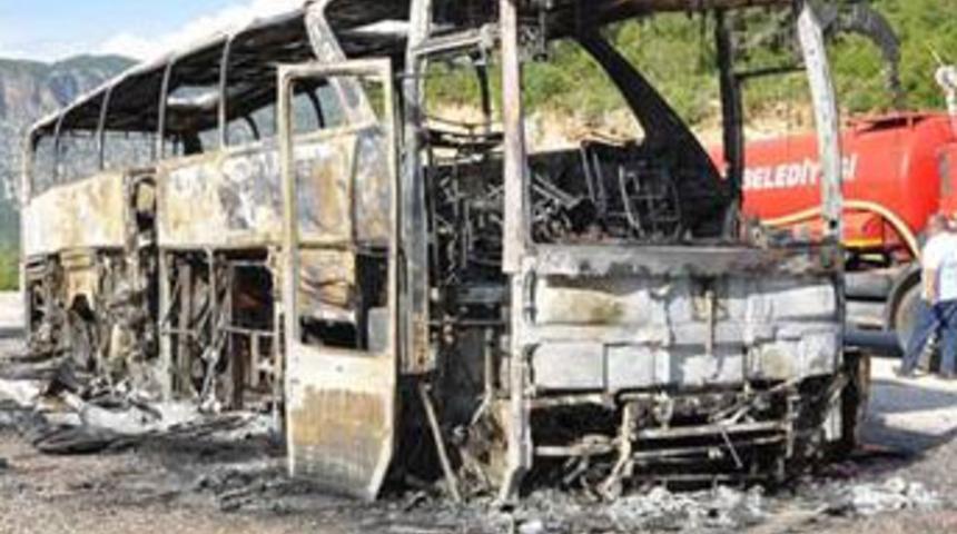 Antalya'da tur otob&uuml;s&uuml; yandı