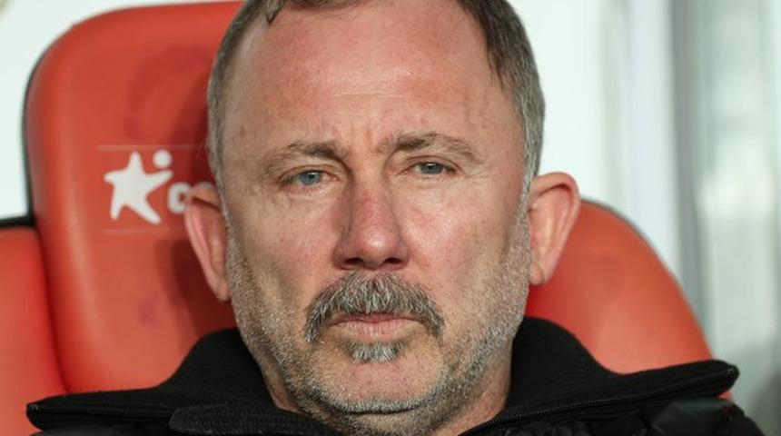 Sergen Yalçın maçın hakemine demediğini bırakmadı! ''Gitsin başka iş yapsın! Sezon sonunda ayrılıyorum...''