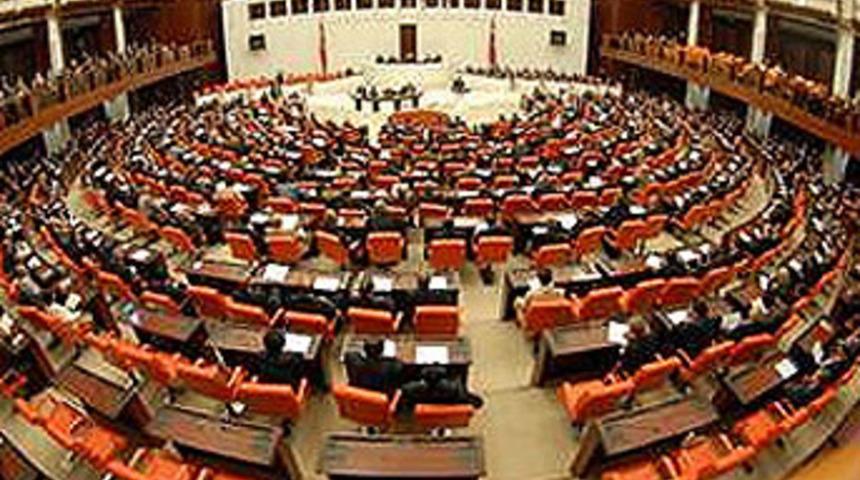 AK Partili iki vekil birbirine girdi