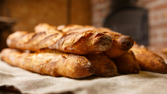Dünyanın en uzun baget ekmeği rekoru kırıldı!