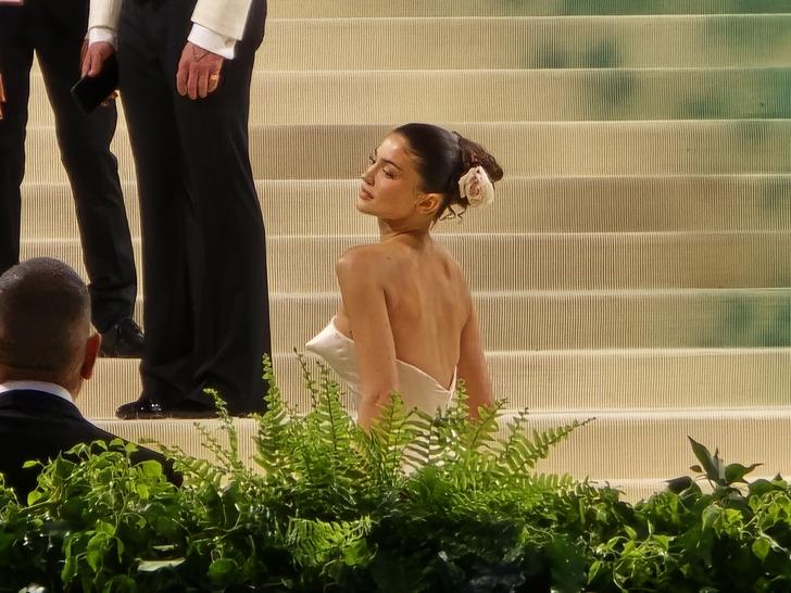 "Zamanın Bahçesi" temasıyla Met Gala 2024... İşte kırmızı halıda dikkat çekenler: Kim Kardashian'ın kıvrımlarından Jennifer Lopez'ın iddialı seçimine...  G1