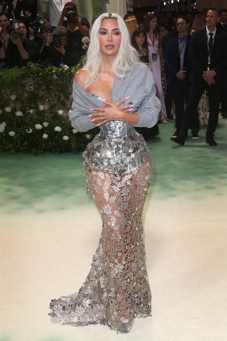 "Zamanın Bahçesi" temasıyla Met Gala 2024... İşte kırmızı halıda dikkat çekenler: Kim Kardashian'ın kıvrımlarından Jennifer Lopez'ın iddialı seçimine...  G3