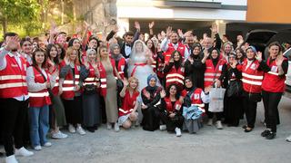 Deprem yüzünden hayalleri ertelenen genç çift, Zonguldak'ta dünyaevine girdi