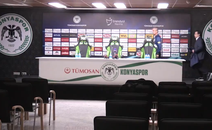 Maçın ardından basın toplantısına gitti, gördüğü manzara karşısında şoke oldu! Fenerbahçe Teknik Direktörü İsmail Kartal boş sandalyelere konuştu G2