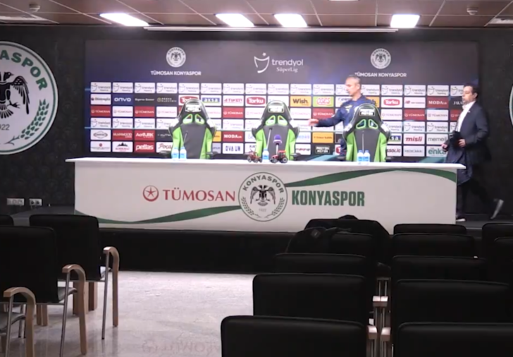 Maçın ardından basın toplantısına gitti, gördüğü manzara karşısında şoke oldu! Fenerbahçe Teknik Direktörü İsmail Kartal boş sandalyelere konuştu G3