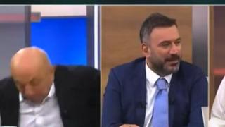 Ünlü yorumcu Sinan Engin canlı yayın sandalyeden düştü! Stüdyo kahkahaya boğuldu, o anlar paylaşım rekoru kırdı