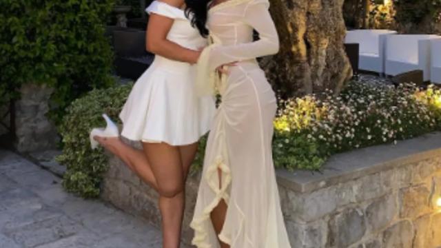 Model Isabelle Mathers'in arkadaşının düğünde tercih ettiği kıyafeti tartışma konusu oldu! Yorumlar peşi sıra geldi: Fazla uygunsuz 