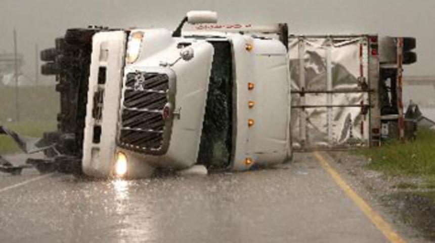 ABD'yi yine hortum vurdu: 5 ölü