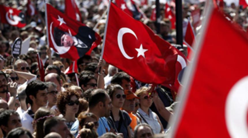 Taksim'de 'PKK dışarı' sesleri