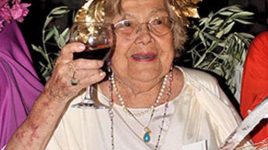 Asırlık &ccedil;ınar 100'&uuml;ne bastı