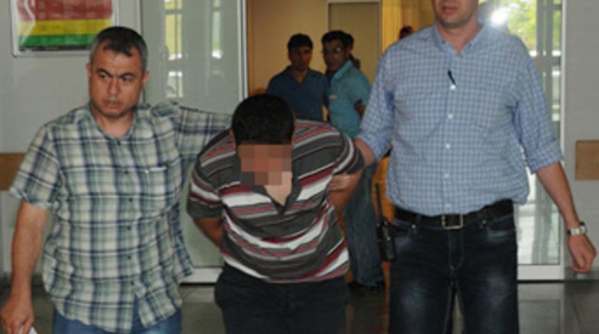 Komşusunun kızının boğazını kesti