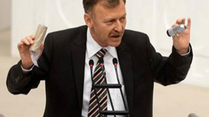 Meclis'e gaz bombası ile geldi