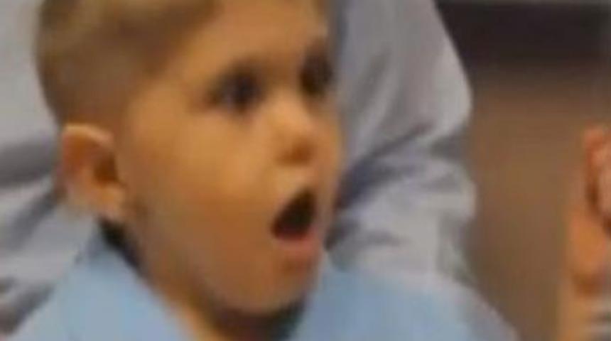 K&uuml;&ccedil;&uuml;k &ccedil;ocuğun ilk duyma anı