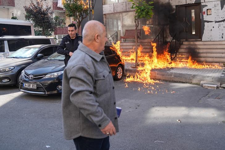 Şişli'de ortalık karıştı! Çatıya çıkıp apartmanı ateşe verdi... Gözaltılar var G1