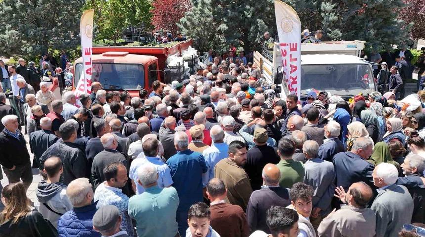 Ücretsiz olduğunu duyan koştu, dağıtım sırasında izdiham yaşandı
