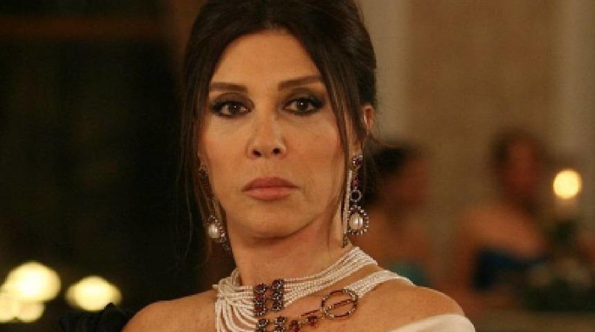 Usta oyuncu Nebahat Çehre'den korkutan haber! Apar topar hastaneye kaldırıldı