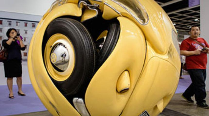 Arabayı topa &ccedil;evirdi