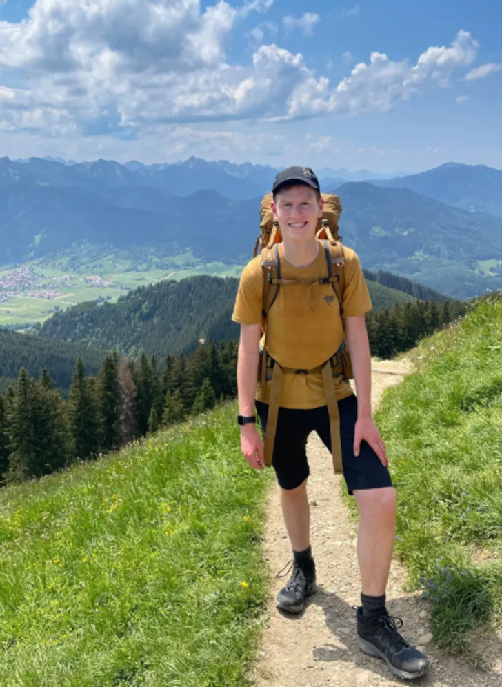 Evsiz gecin bulduğu yöntem şaşkına çevirdi! Sınırsız bir yıllık bilet karşılığında 7/24 tren yolcusu oldu G1