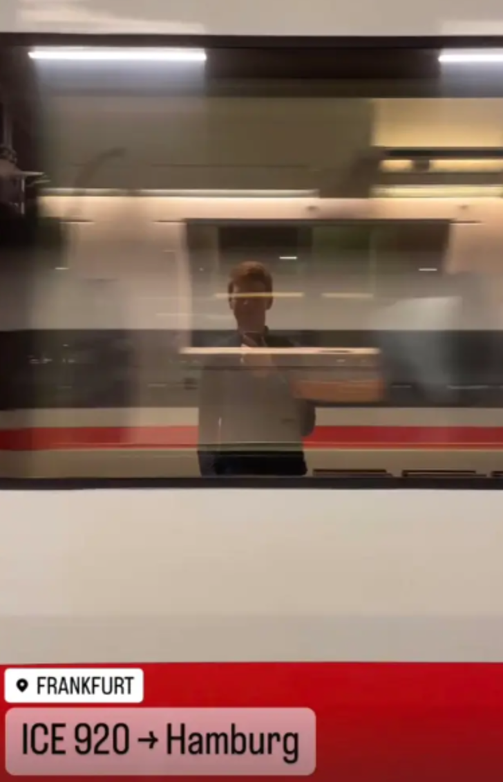 Evsiz gecin bulduğu yöntem şaşkına çevirdi! Sınırsız bir yıllık bilet karşılığında 7/24 tren yolcusu oldu G2