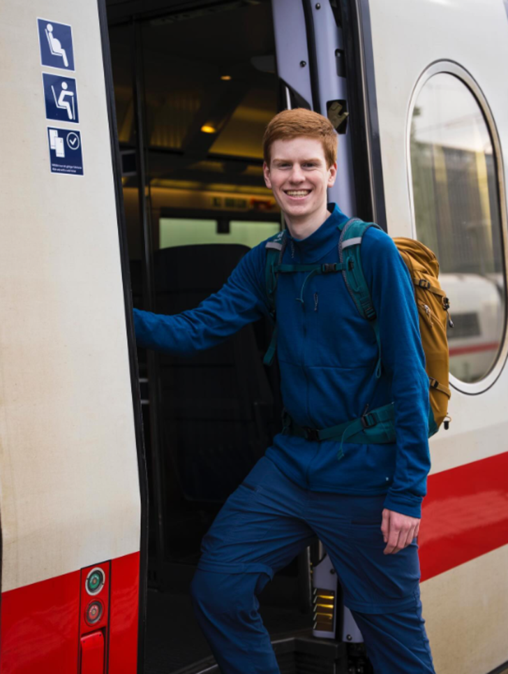 Evsiz gecin bulduğu yöntem şaşkına çevirdi! Sınırsız bir yıllık bilet karşılığında 7/24 tren yolcusu oldu G4