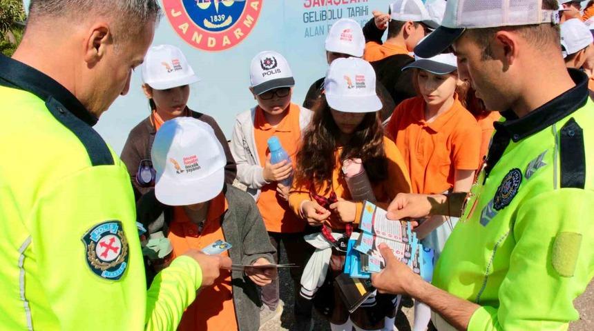 Çanakkale’de öğrenciler trafik kurallarını uygulamalı olarak öğrendi