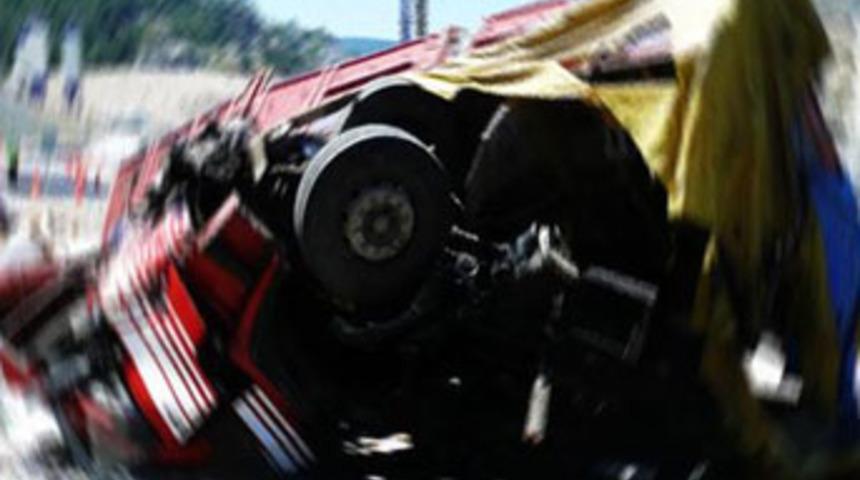 TIR şarampole yuvarlandı: 2 ölü