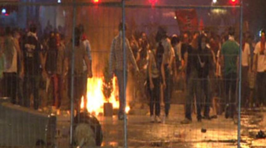 İzmir'de sokak ve caddeler yangın yeri