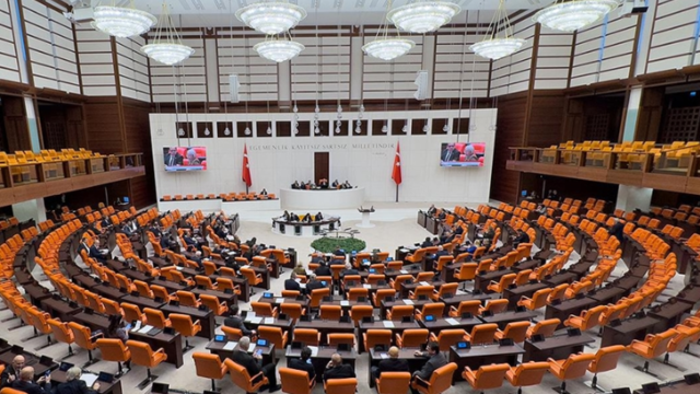 AK Parti ve CHP milletvekilleri arasında 'Deniz Gezmiş' gerginliği