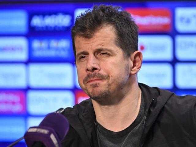 Emre Belözoğlu'ndan Beşiktaş tribünlerine sitem dolu sözler! ''Herkesi annesi var, ben derviş değilim''