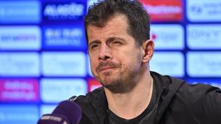 Emre Belözoğlu'ndan Beşiktaş tribünlerine sitem dolu sözler! ''Herkesi annesi var, ben derviş değilim''