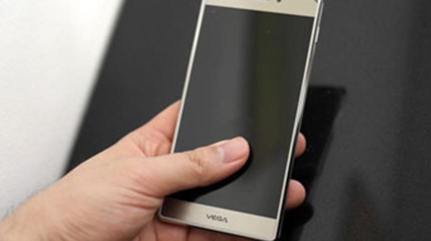 Pantech Vega Iron&rsquo;ın Yeni G&ouml;r&uuml;nt&uuml;leri &Ccedil;ıktı