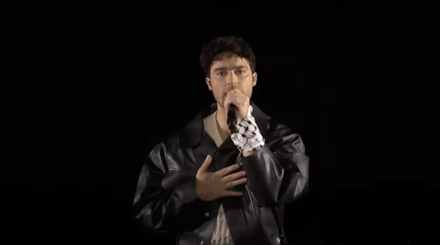 Eurovision Şarkı Yarışması'na damga vurdu! Eric Saade'nin tüm yasaklamalara rağmen bileğindeki detay çok konuşuldu... 