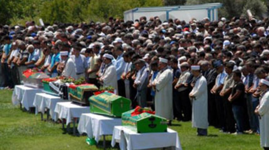 Milas'ta &ouml;len iş&ccedil;iler i&ccedil;in stadyumda t&ouml;ren