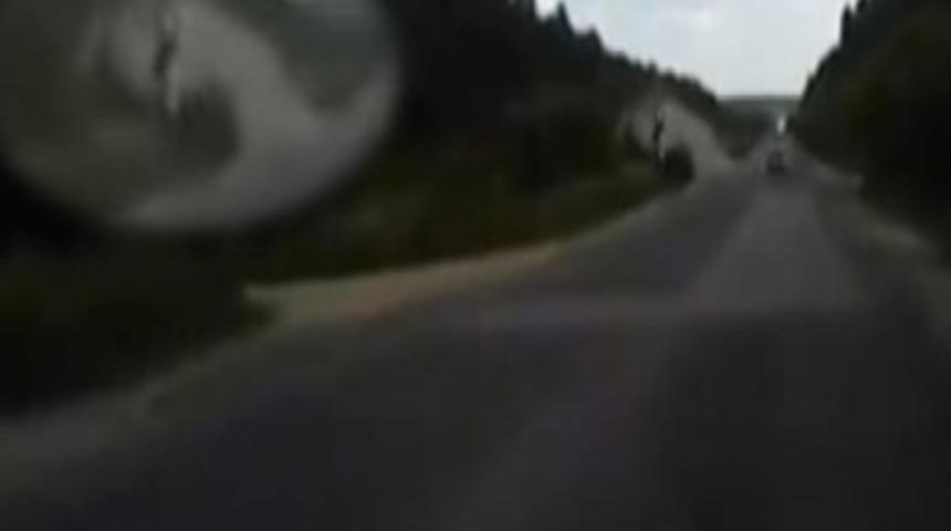 Otomobilden b&ouml;yle fırladı