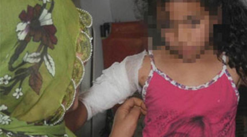 8 yaşında arkadaşını bı&ccedil;akladı