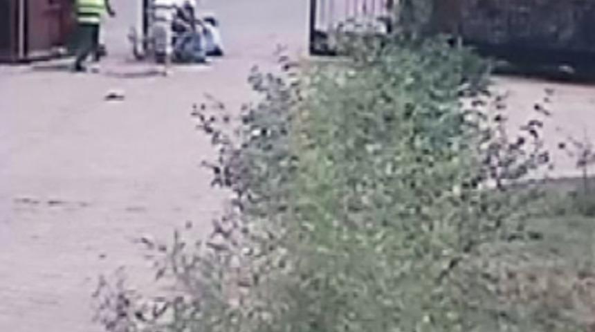 &Ouml;ğretmeni b&ouml;yle d&ouml;vd&uuml;ler!