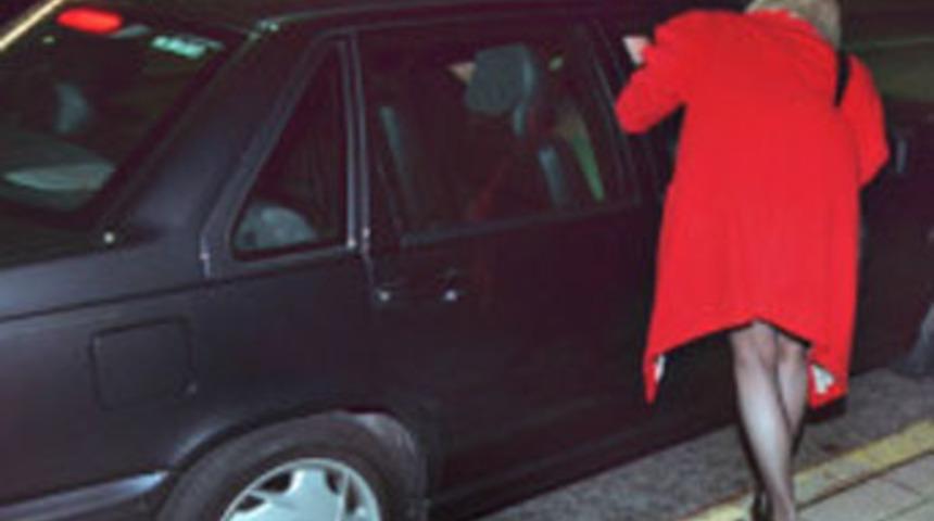 'İmdat polis! Fahişe çirkin çıktı'